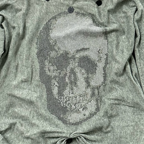 Nicci Scull Sweater - Picture 2 of 14